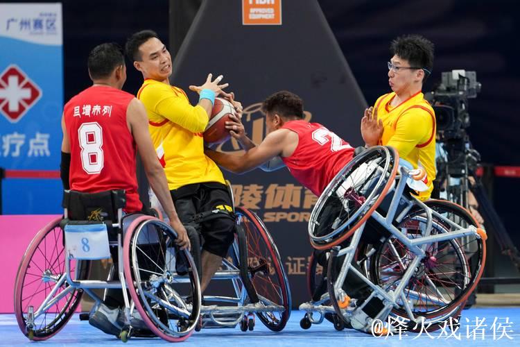 广东轮椅篮球队夺冠 男子激动落泪