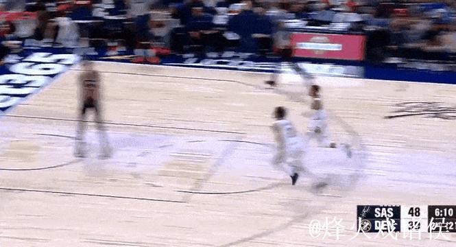 球员通道内掘金队友互相鼓舞，约基奇拍球走向赛场